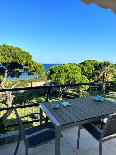 Nea Makri Apartment | HalCyon-On the blue