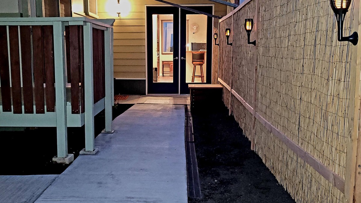 Hilo House | Hale Ilio Himeni--Hilo Coastline, Sunrises, Mauna Kea & Stars!