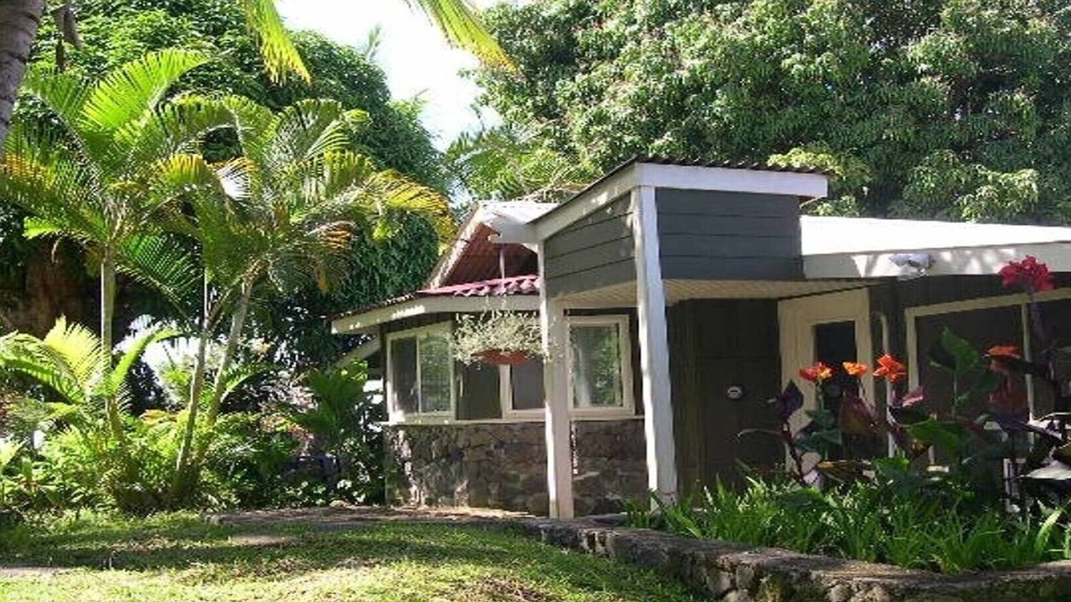 Honaunau-Napoopoo Cottage | Hale Koa Studio in Captain Cook Sleeps two adult guests