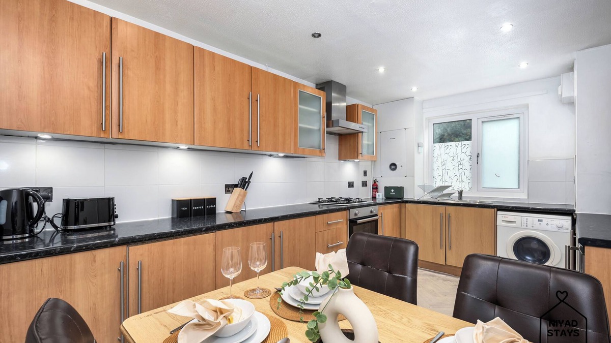 Tottenham Green Bed & Breakfast | Hale Lodge