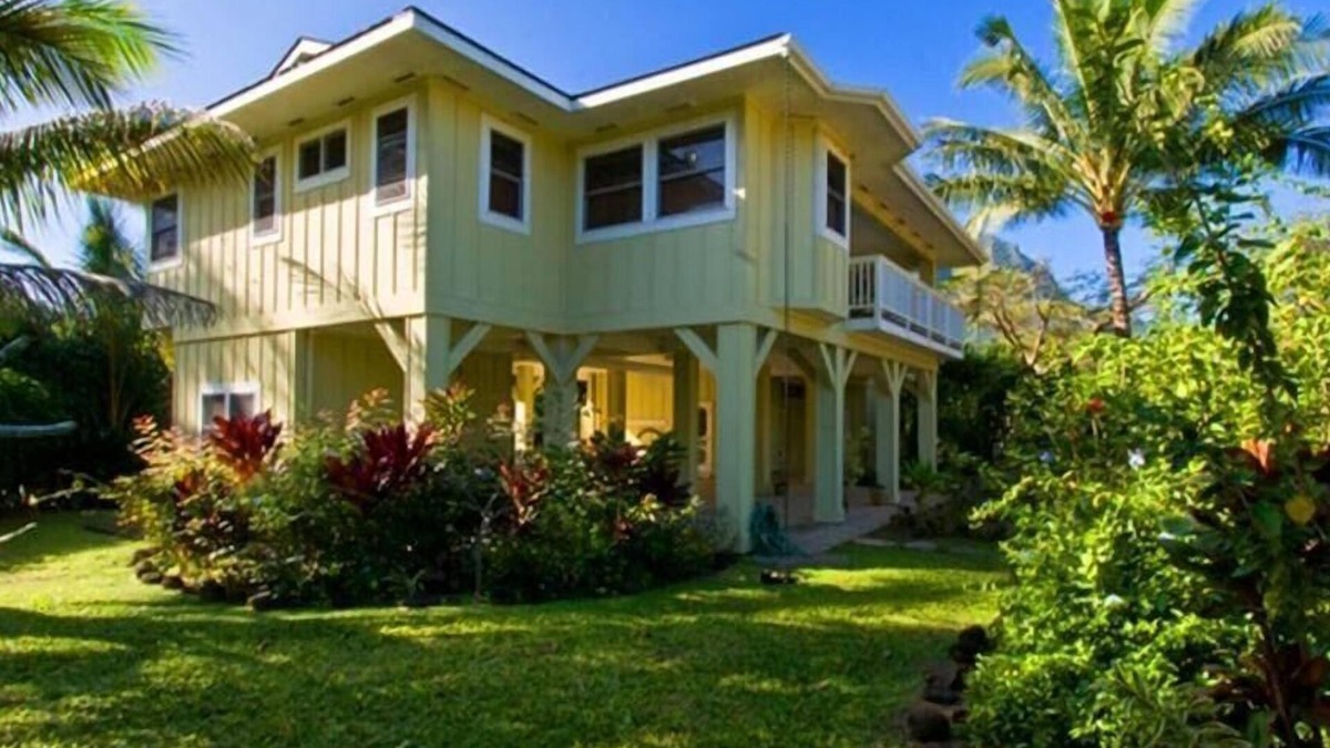 Wainiha House | Hale Pulelehu'a: 50 steps to Kauai's best beach!