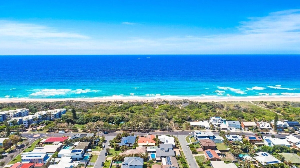 Warana House | Halekulani Beach House – 100 steps to beach access