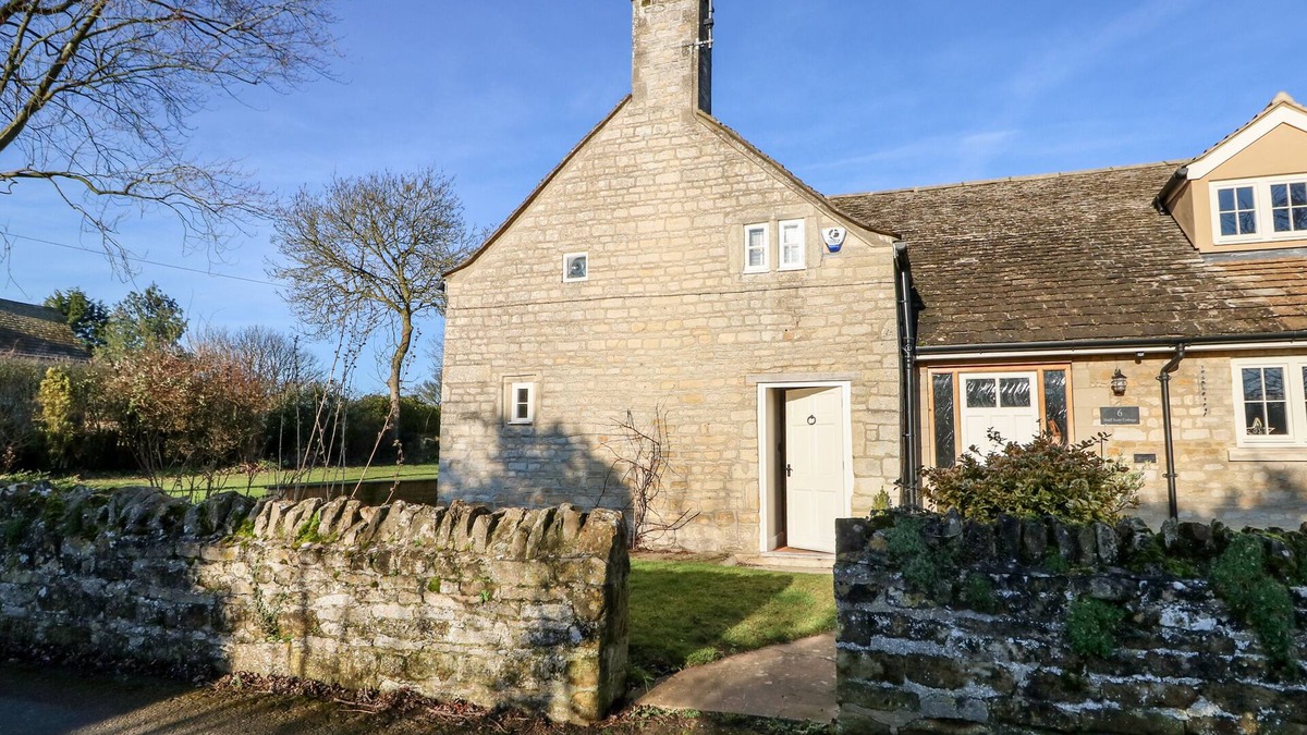 Fotheringhay Cottage | HALF ACRE COTTAGE ANNEXE, family friendly, with open fire in Castor