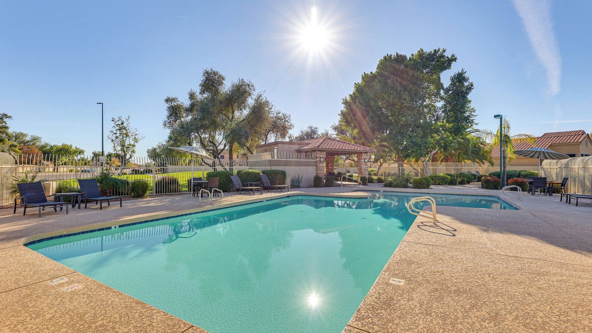 Stonebridge Lakes Manor House | Half-Mi to Dtwn: Lakefront Gilbert Home!