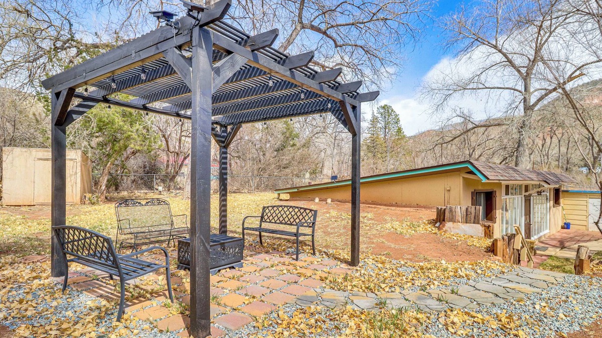 Jemez Springs Cabin | Half-Mi to Jemez Hot Springs: Cozy Cabin Getaway!