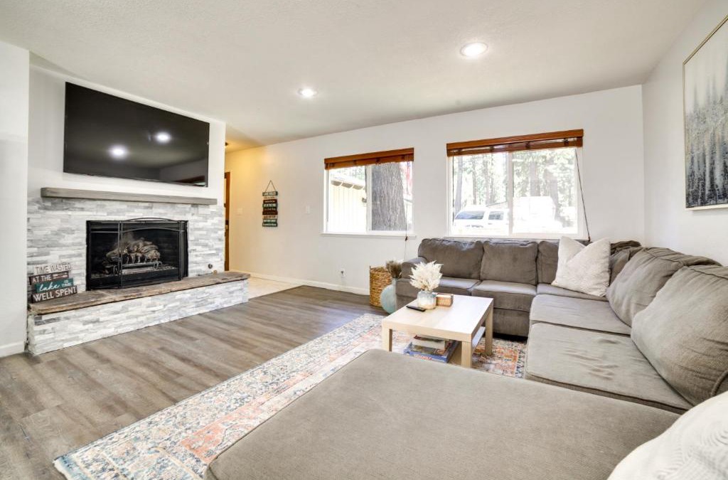 Al Tahoe House | half Mi to Lake Tahoe Pet-Friendly Cabin