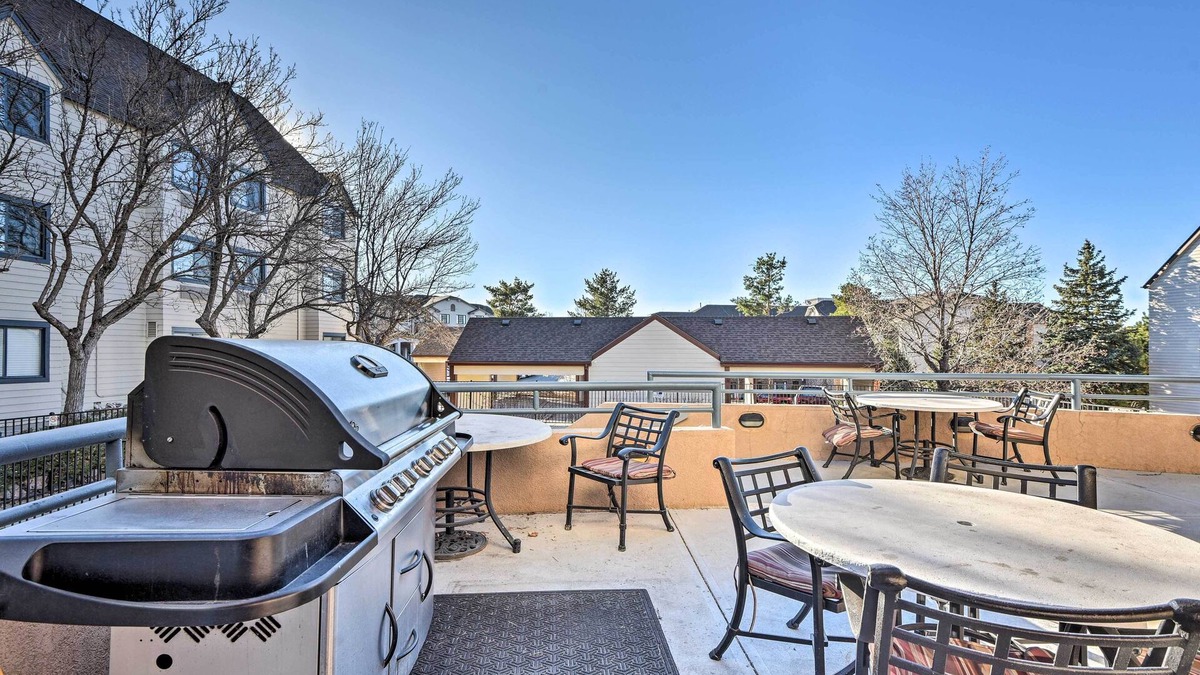 Englewood Apartment | Half-Mi to Light Rail: Greenwood Village Studio