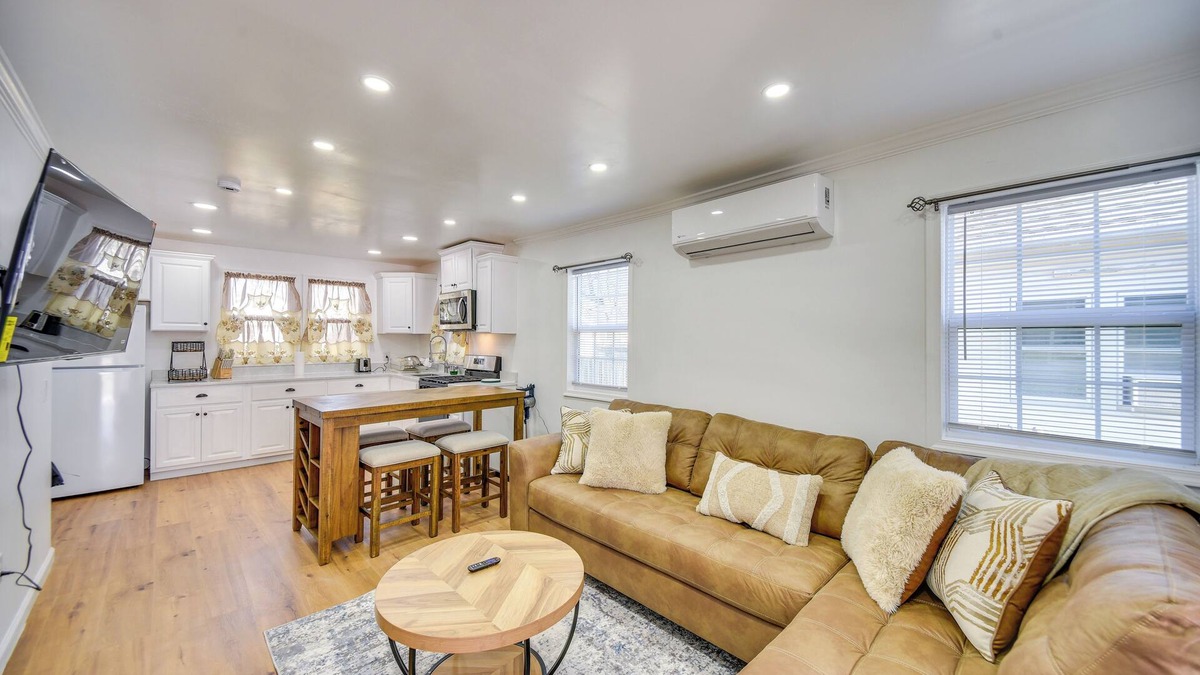 Norfolk Apartment | Half-Mi to Ocean View Beach Park: Modern Apartment