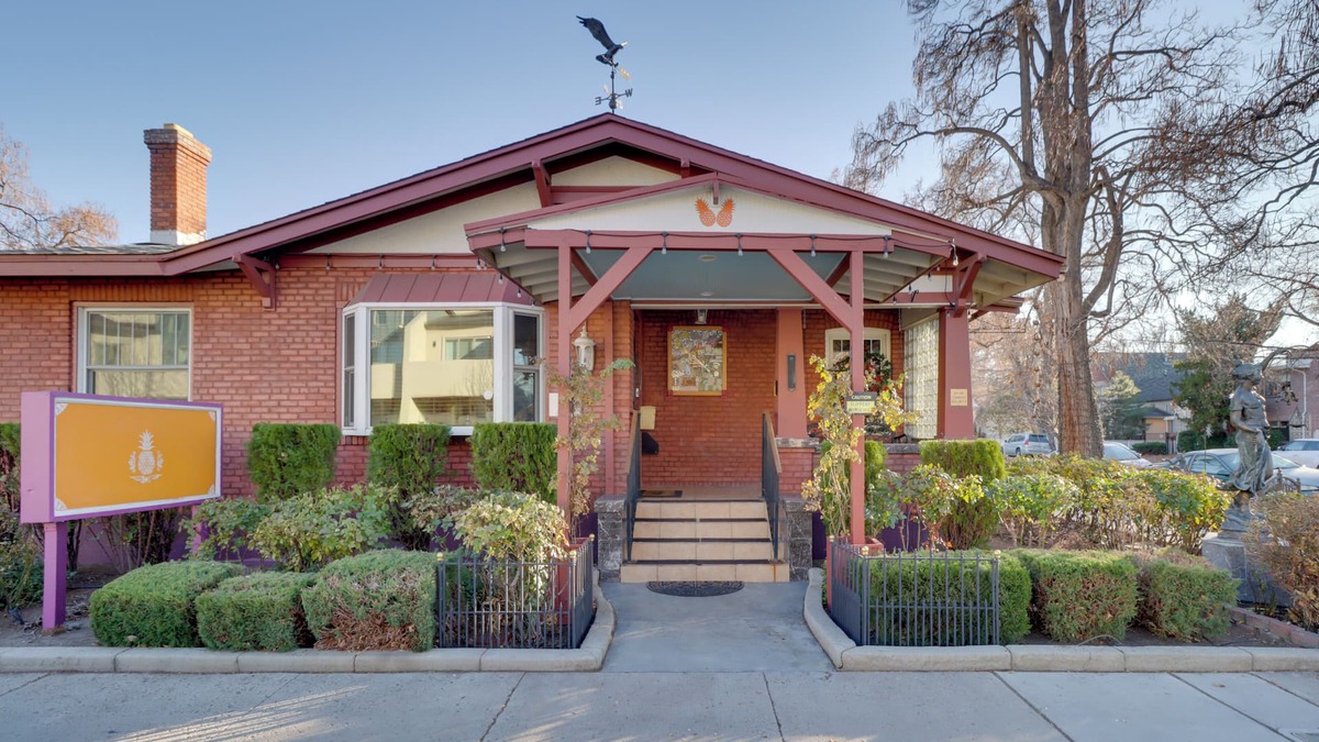 Downtown Reno Cottage | Half-mi to River Walk: 'rose Cottage' in Truckee!
