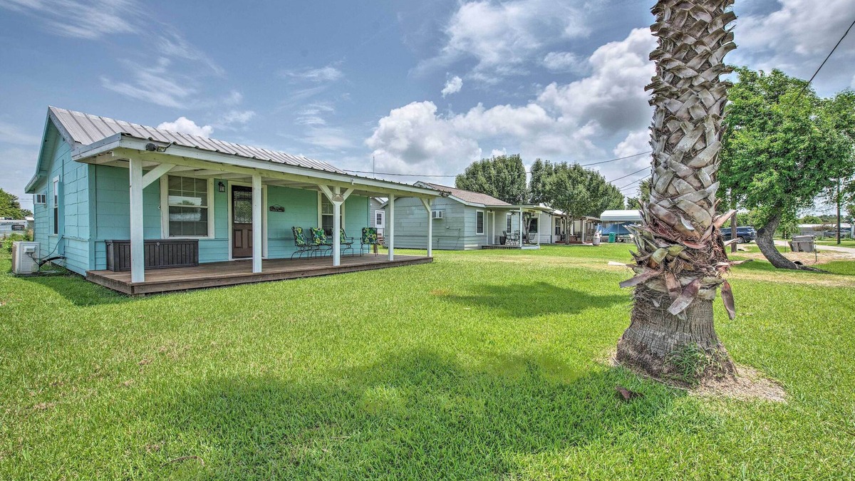 Long Mott House | Half-Mi to Seadrift Harbor: Seadrift Home w/Deck