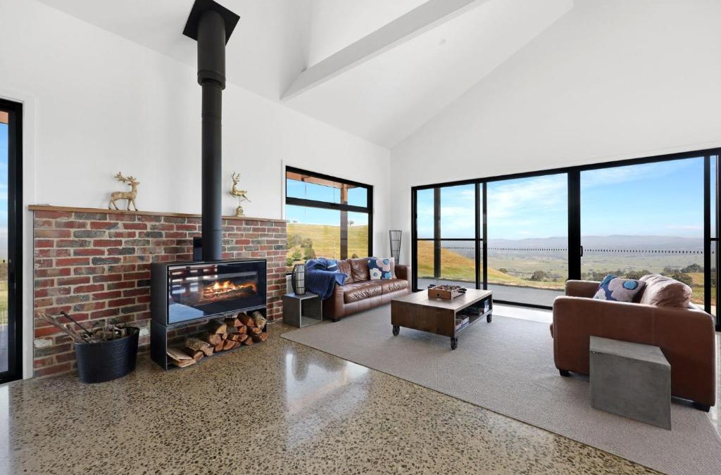 Barwite House | Half Mile High - Merrijig - Sleeps 10
