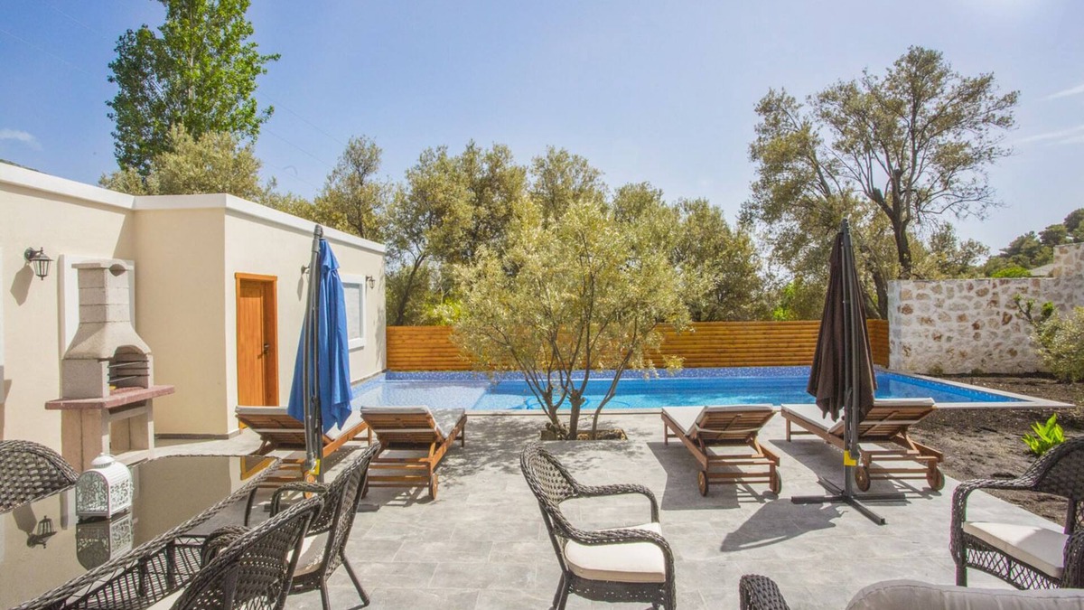 Islamlar House | Half Moon Villa 1- Stunning Luxurious Hillside 2 Bedroom Villa