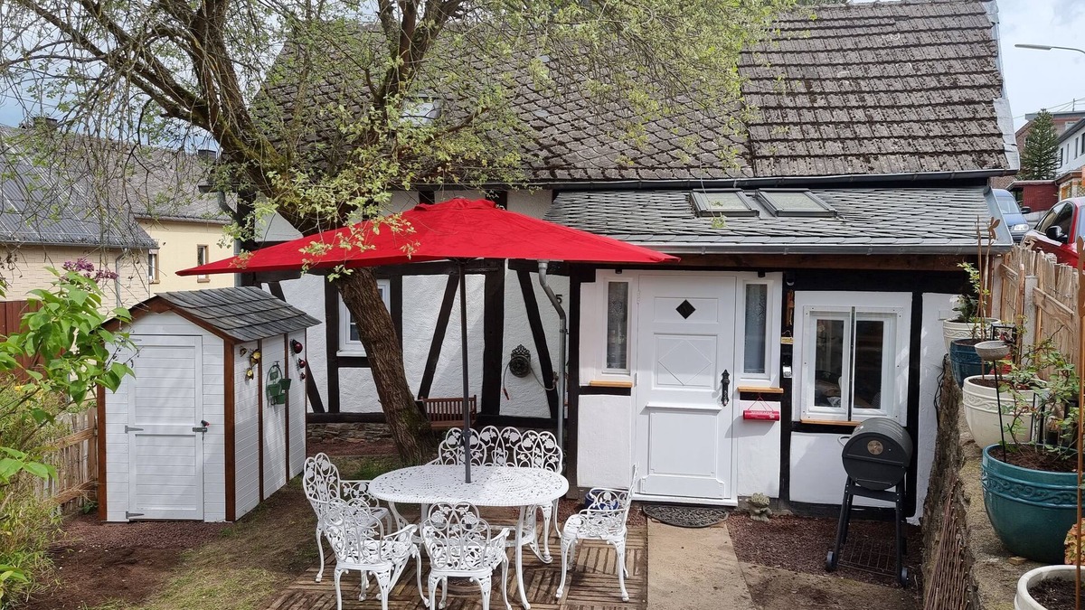 Hundsdorf House | Half-timbered house 2+2 with garden. Conveniently located Koblenz/Neuwied.