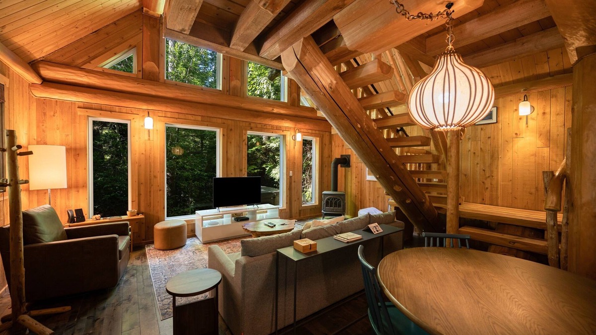 Ucluelet Cabin | Halfmoon Cottage I Nature Escape I Hot Tub I Pets
