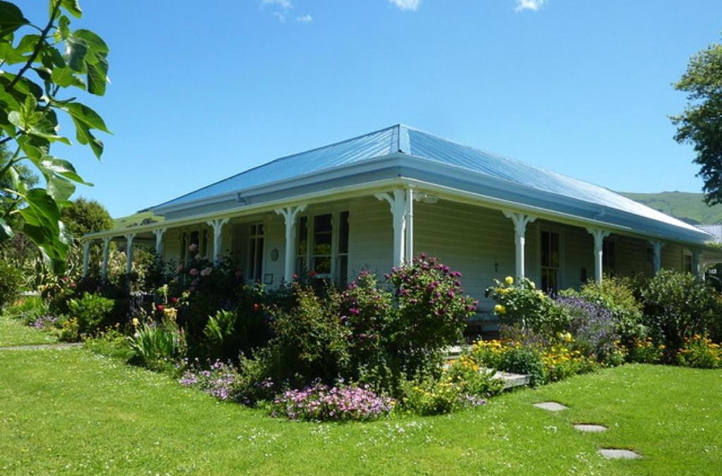 Duvauchelle House | Halfmoon Cottage
