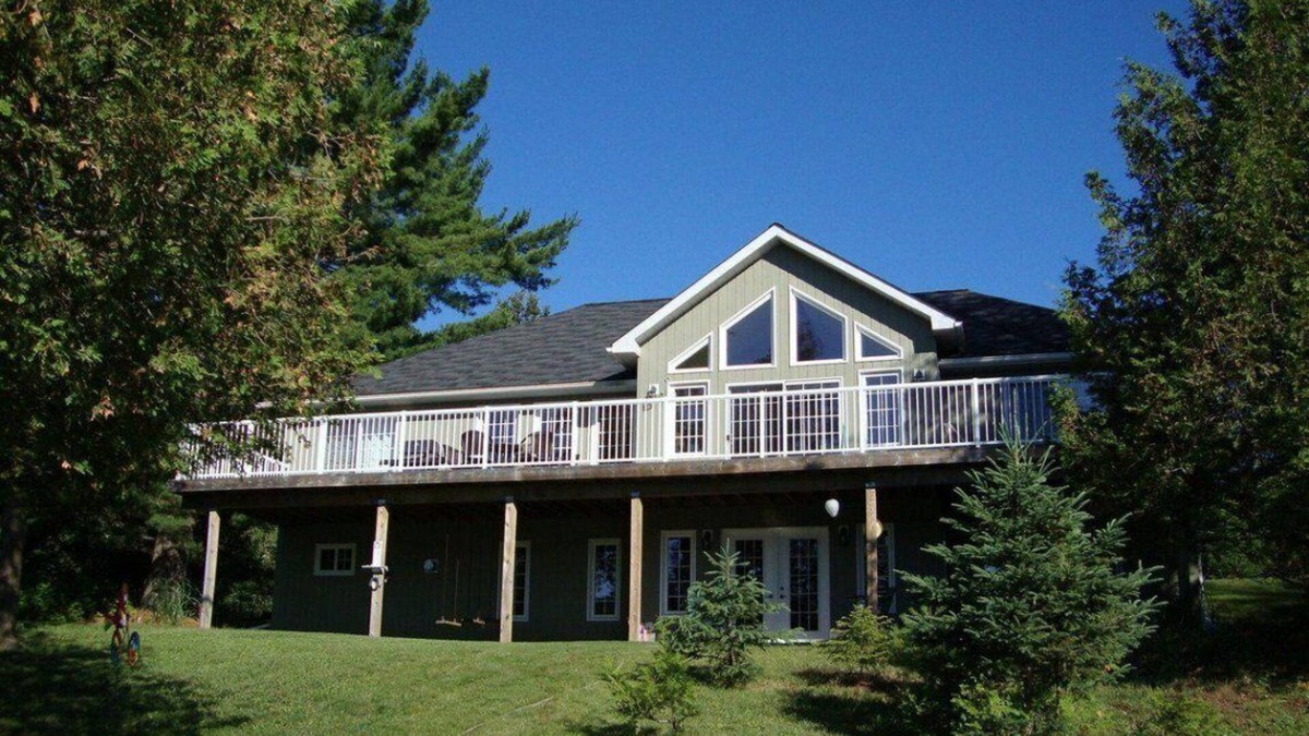 Haliburton Cottage | Halfmoon Paradise Cottage - Lakefront Luxury Cottage
