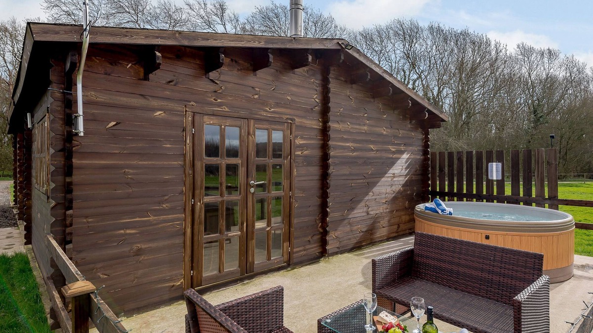 Kneesall Cottage | Halfmoon Wood - UKC2194