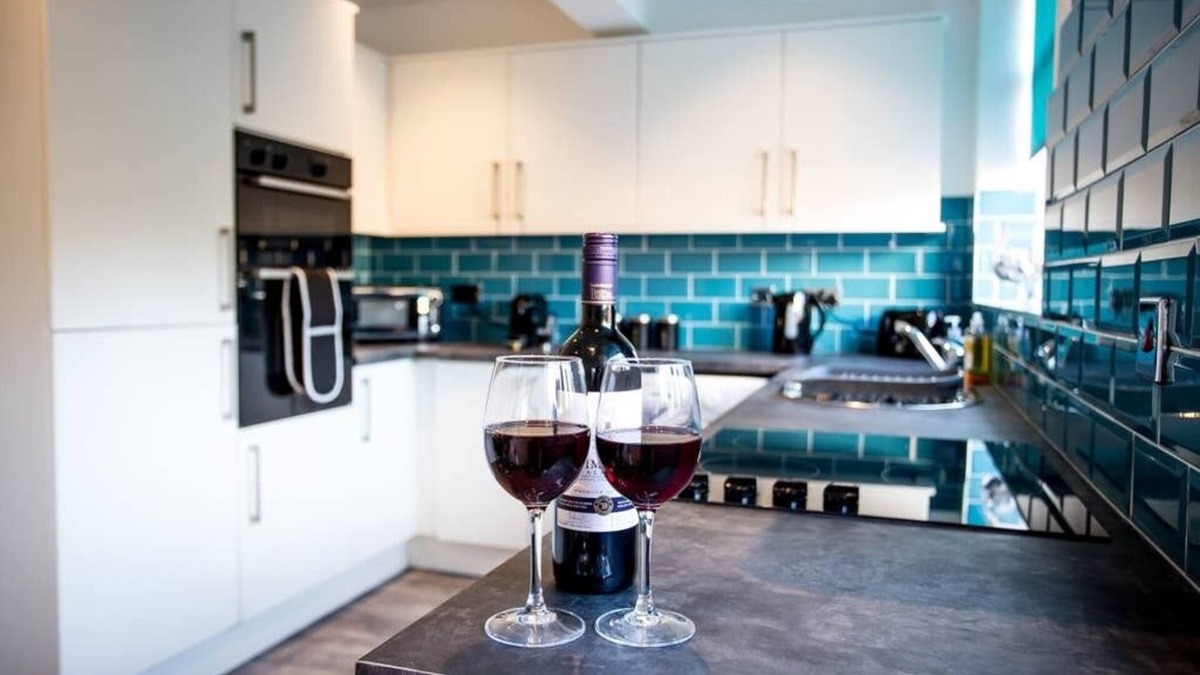Tamworth House | Halford House ~ 3 Bedroom ~ Great location