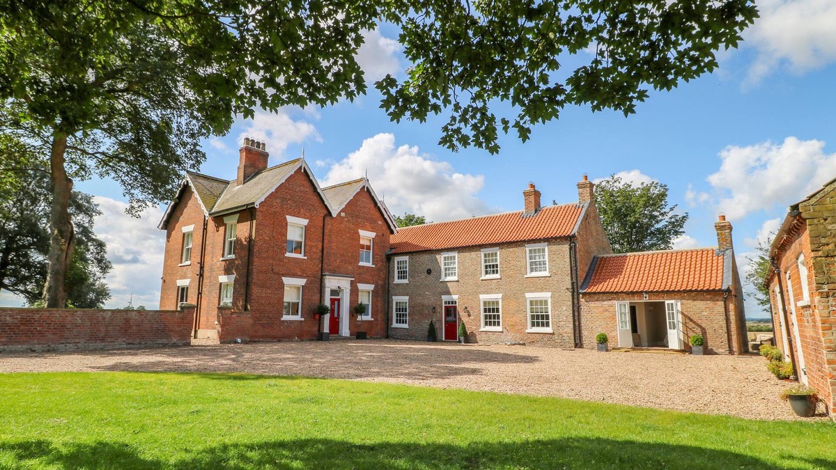 Leven Cottage | HALL GARTH, family friendly, with open fire in Leven Near Beverley