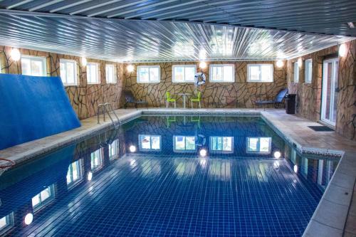 Madison House | Hall of Fame Private Resort-9 Miles to Downtown Nashville Pools Arcade
