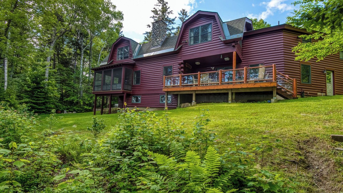 Rangeley Plantation House | 🐾Halls on Mooselookmeguntic - Beautiful Log Home on Mooselookmeguntic Lake, dog friendly