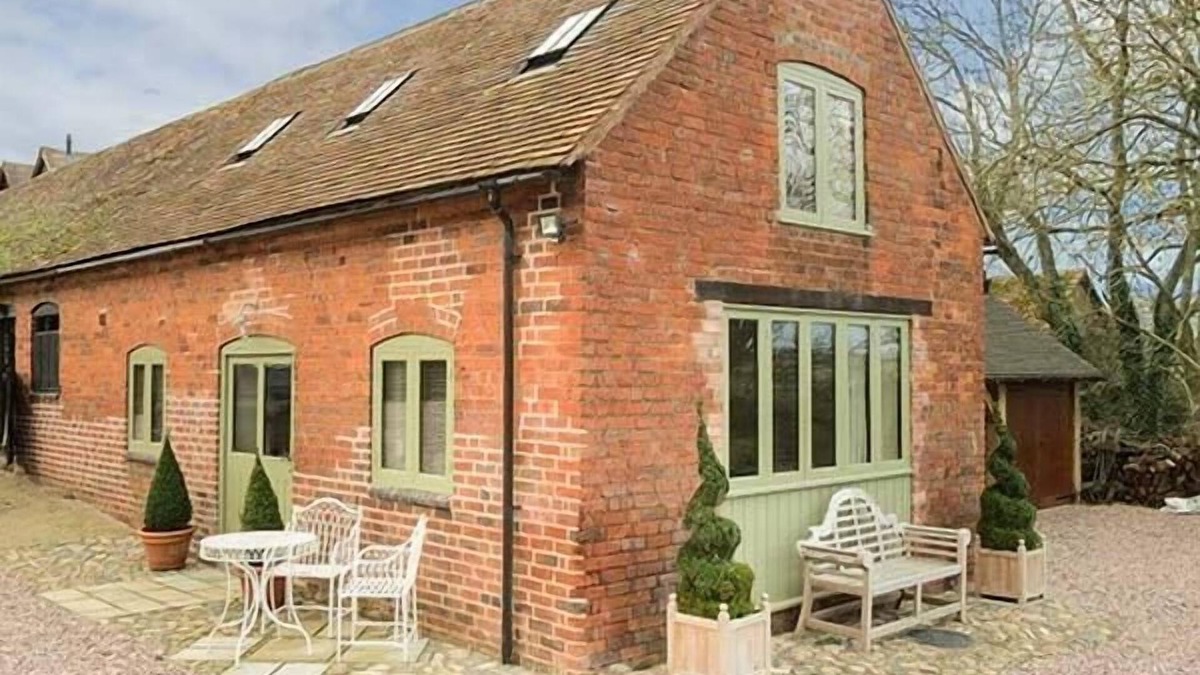 Boraston Cottage | HAM'S HOUSE, romantic, with open fire in Milson