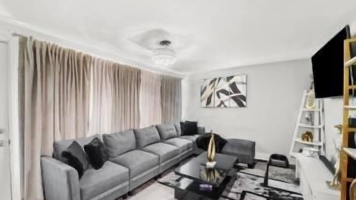 Bronzeville House | Hamaline Luxury - Guest House