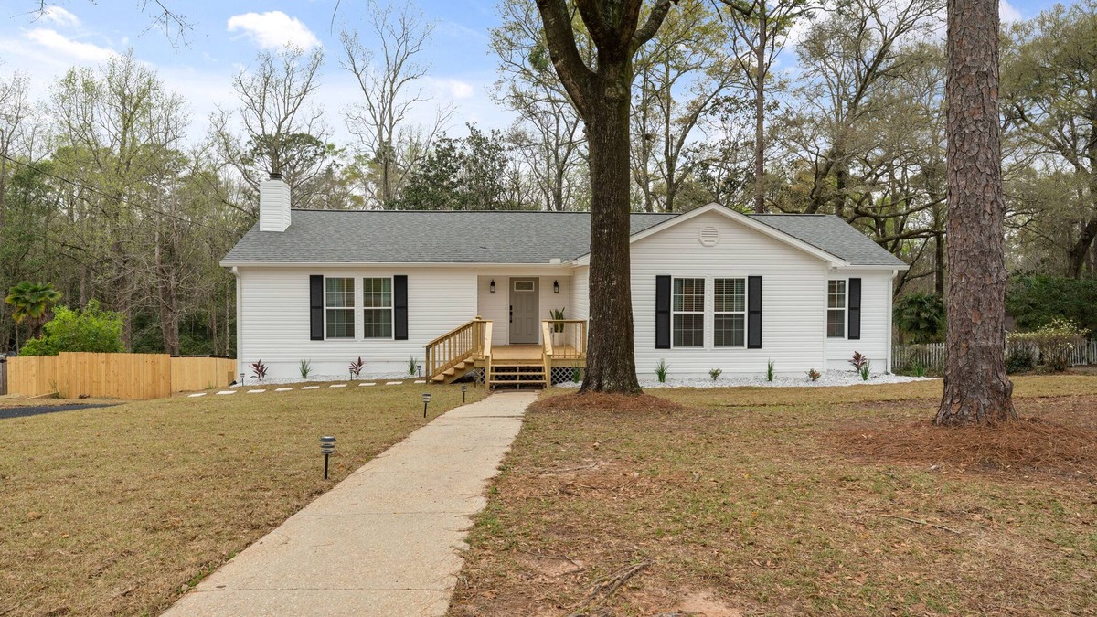 Saint Elmo House | Hamilton Hideaway- Pool, Creek View w/Scenic Deck