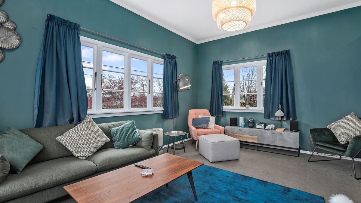 Hamilton North House | Hamilton house - private, central & sunny!