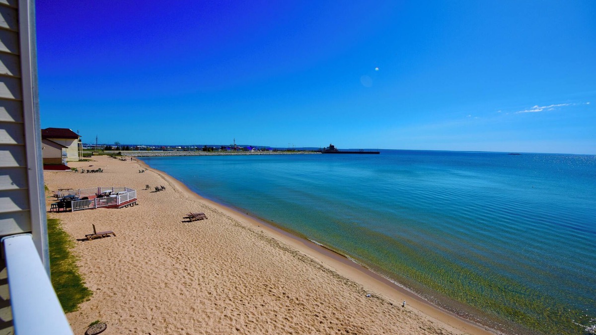Mackinaw City Hotel | Hamilton Inn Select Beachfront Mackinaw City