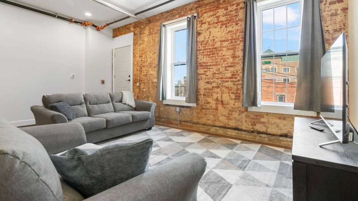 Millersburg Apartment | Hamilton Suite - American Hall