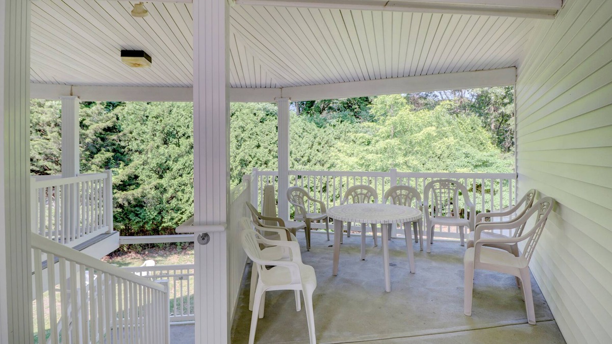 North Kingstown Hotel | Hamilton Village Inn
