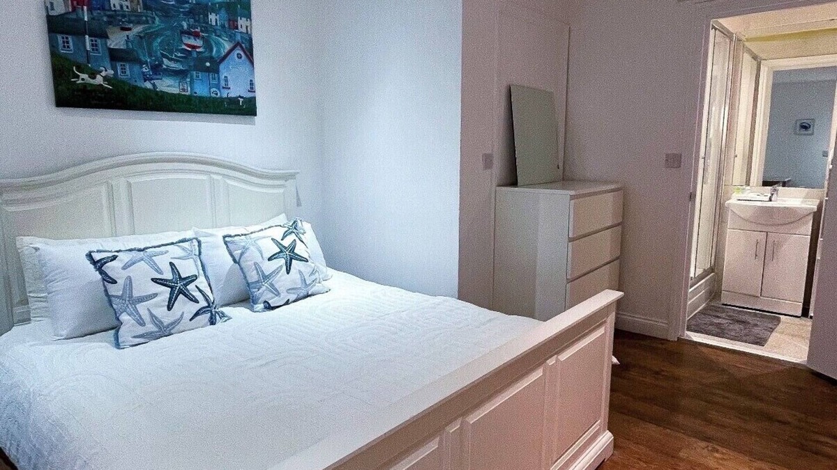 Ravenscourt Park Apartment | Hammersmith connection to Kensington, Harrods, London eye, London big ben