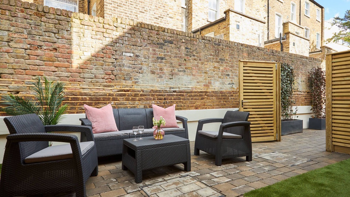 Hammersmith Broadway Apartment | Hammersmith Mews by Viridian Apartments