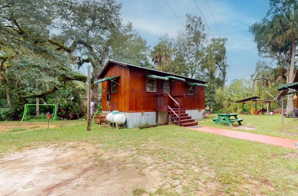Bronson House | Hammock House