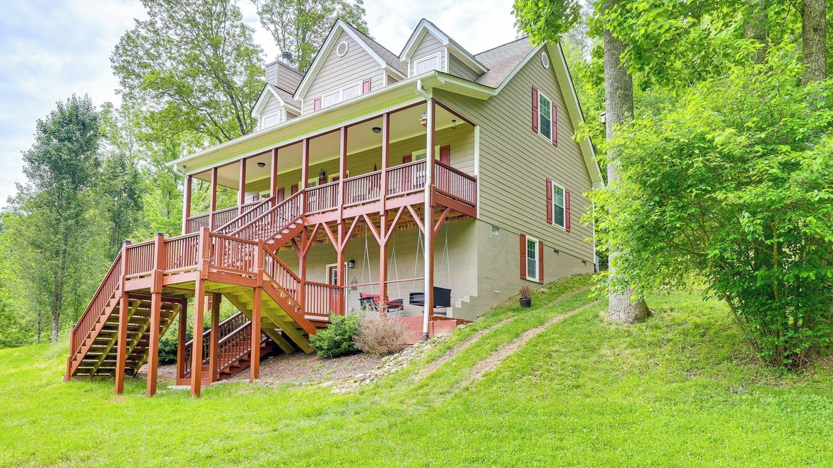 Murphy House | Hammocks & Forest Views: Creekside Murphy Retreat