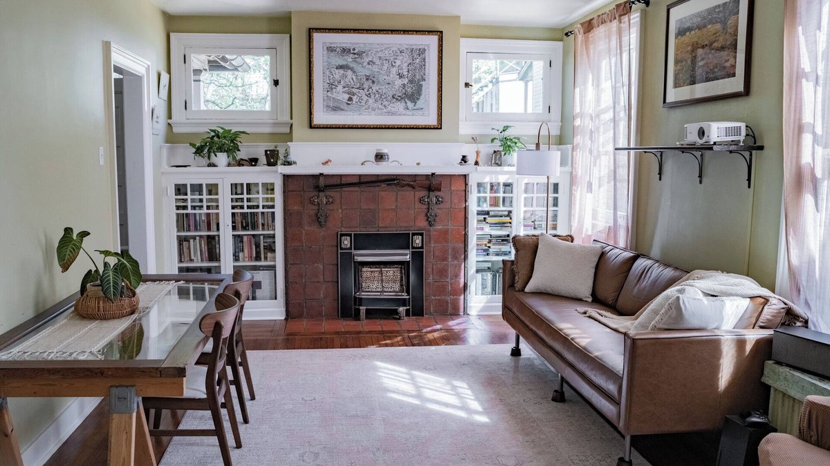 Wilkinsburg House | Hamnett Gallery House - Newly Updated!
