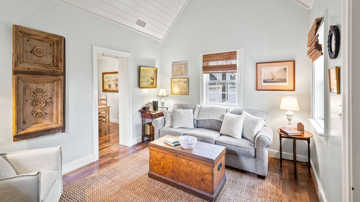 Batesville Cottage | Hampshire Cottage in Ivy| 30+ Days Near Cville | Pet Friendly