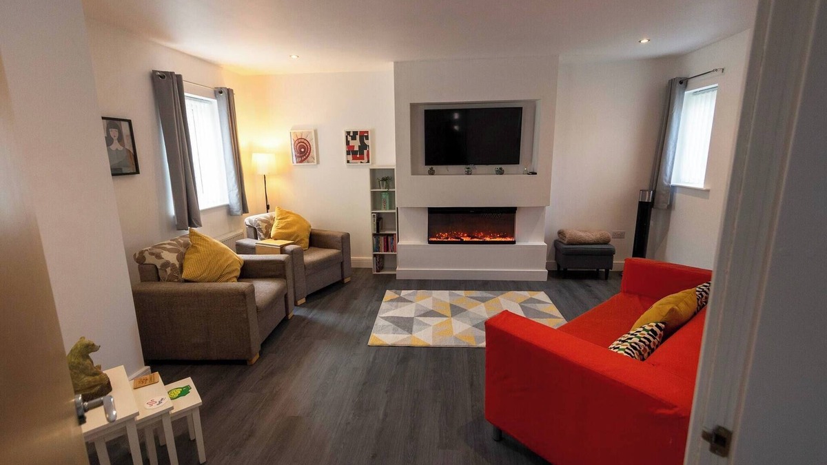 Peterborough House | Hampton 3-bedroom Luxury Escape With Parking