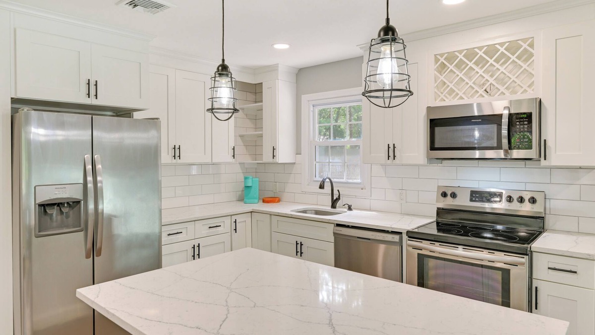 Hampton Bays Cottage | Hampton Bays Retreat: Walk to Squires Beach!
