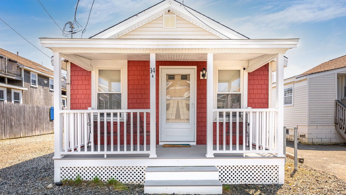 Hampton House | Hampton Beach Cottage - River/Beach 2 Block Walk