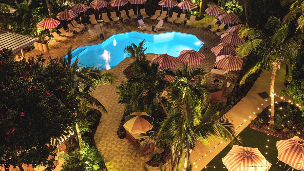 Seven Mile Beach Resort | Hampton by Hilton Grand Cayman Seven Mile Beach