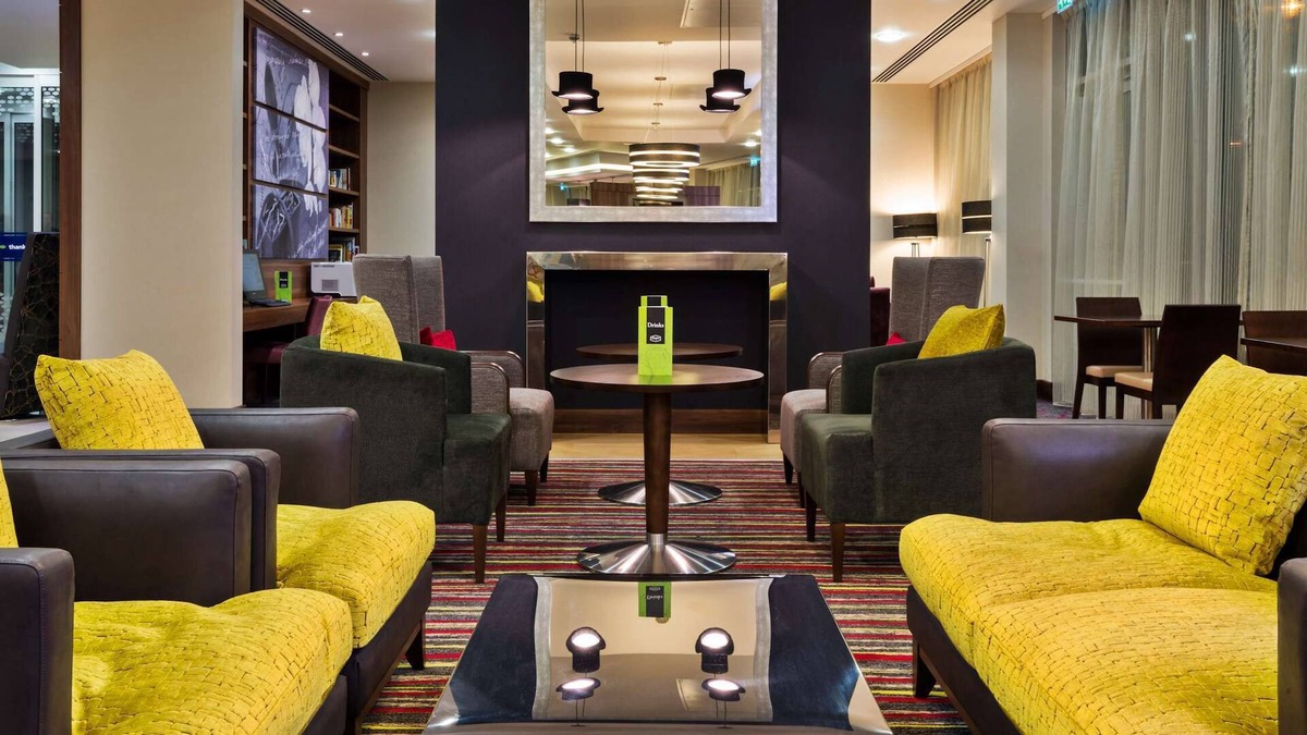 Luton Hotel | Hampton by Hilton London Luton Airport