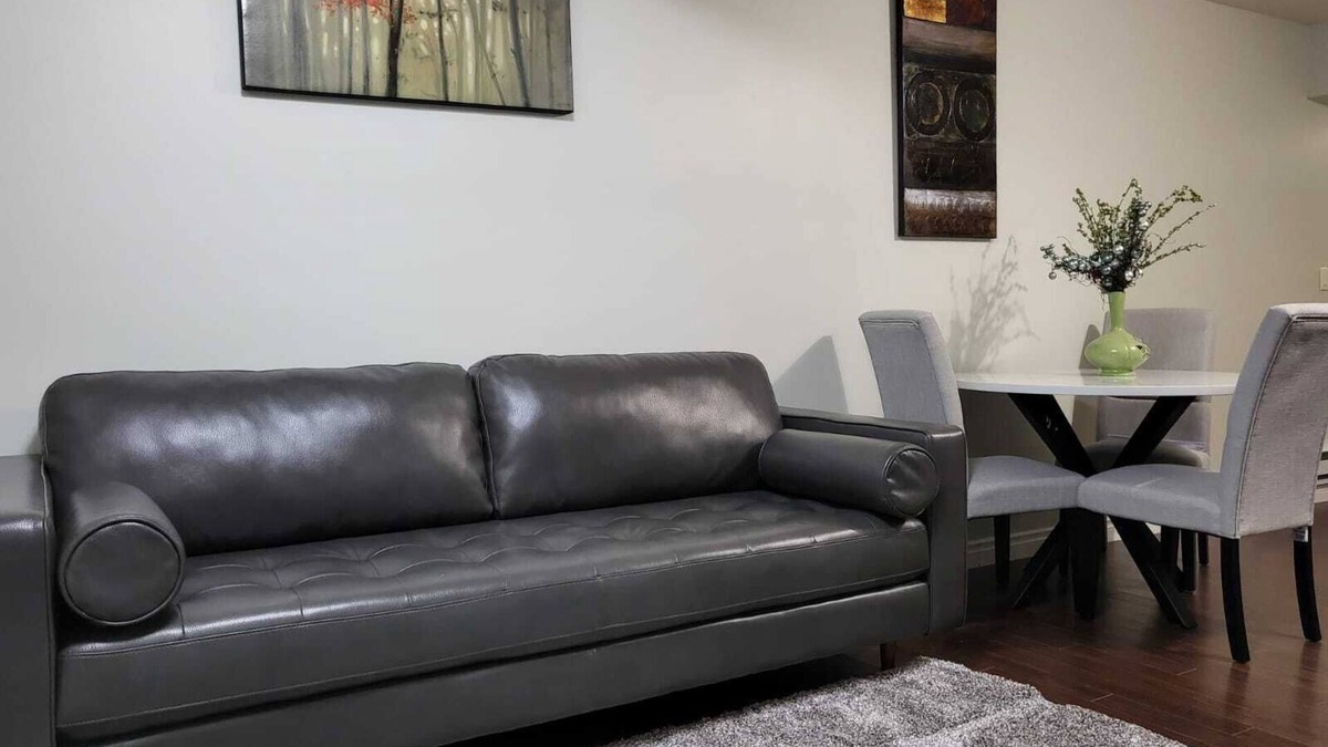 Saskatoon House | Hampton Cozy