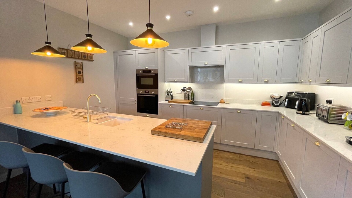 Cotham House | Hampton Hall - Wonderful Converted Home in Redland