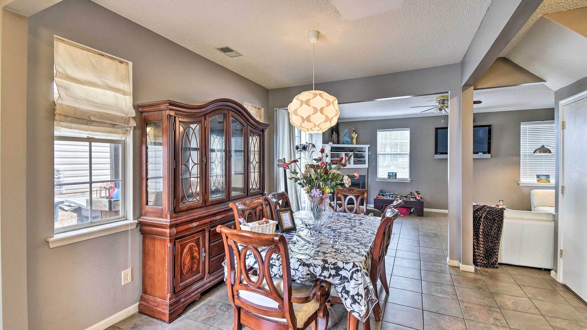 Fox Hill - Grandview Cottage | Hampton Home w/Fireplace + Close to Beaches!