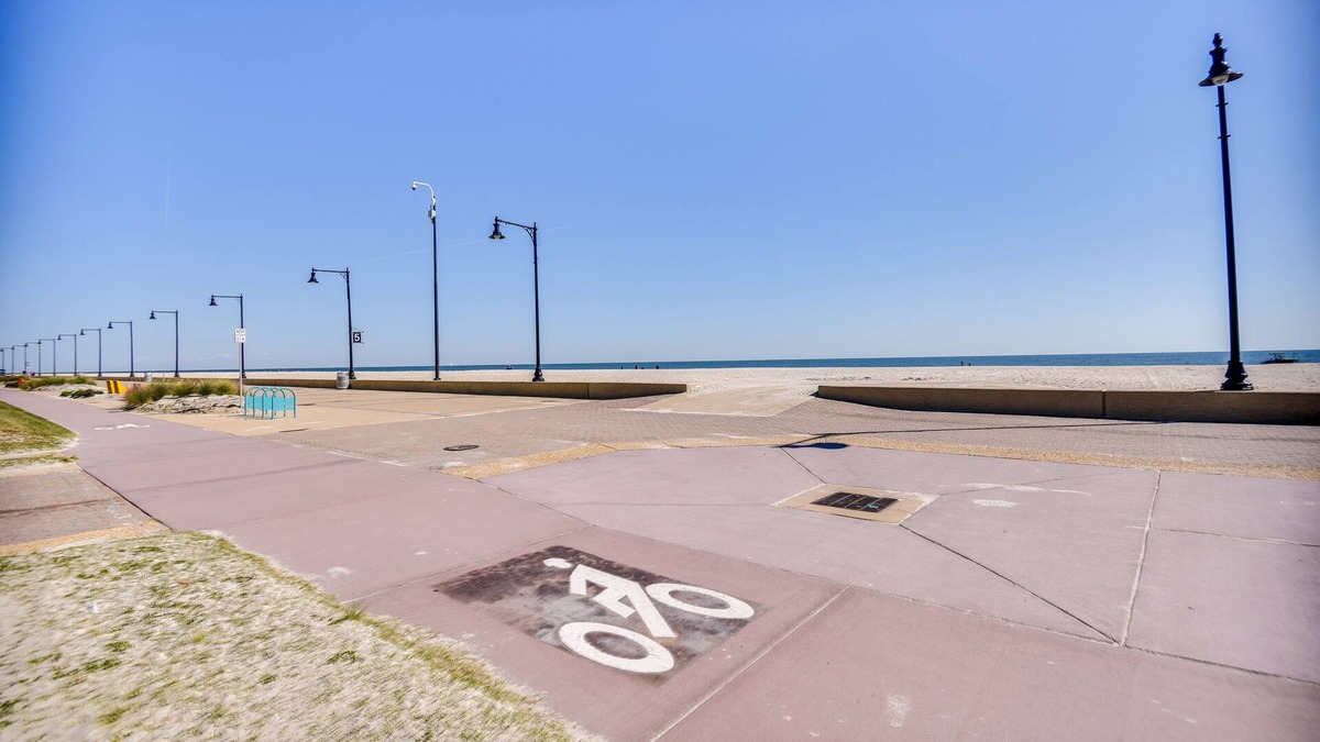 Buckroe Beach Cottage | Hampton Home w/Grill < 1 Mi to Beach!