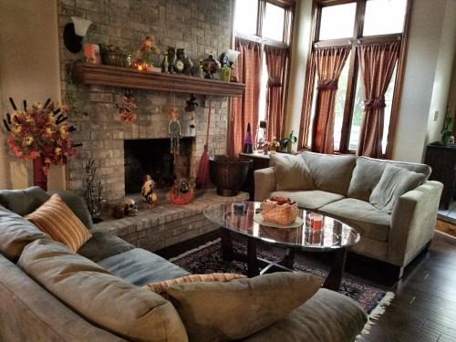 Mount Clemens House | Hampton House