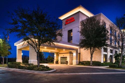 Schertz Hotel | Hampton Inn and Suites Schertz