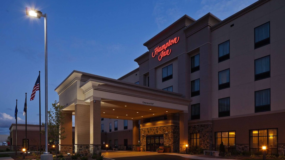 Beloit Hotel | Hampton Inn Beloit